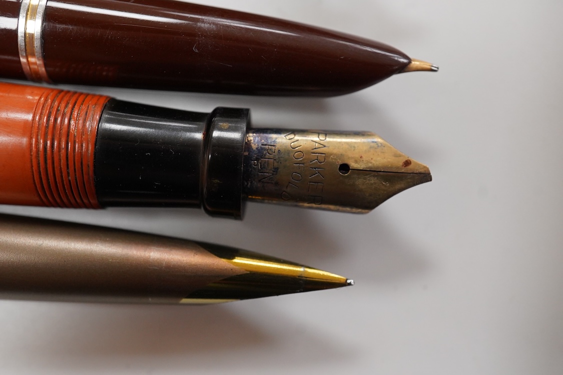 A large collection of Parker 51 pens and pencils, plus other Parkers, some incomplete